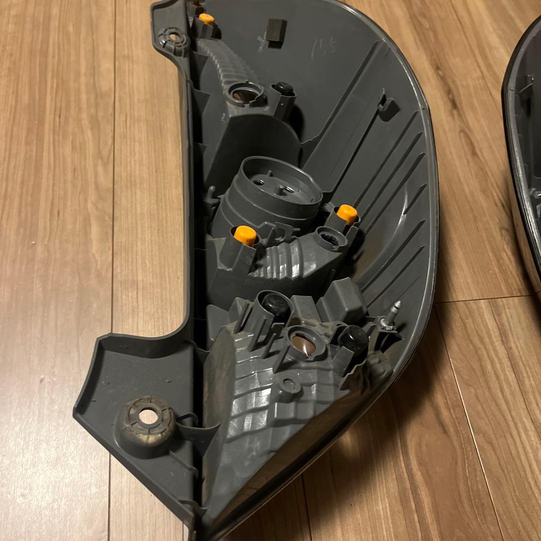 アクア　10 テールランプ (黒サイドカバー付)