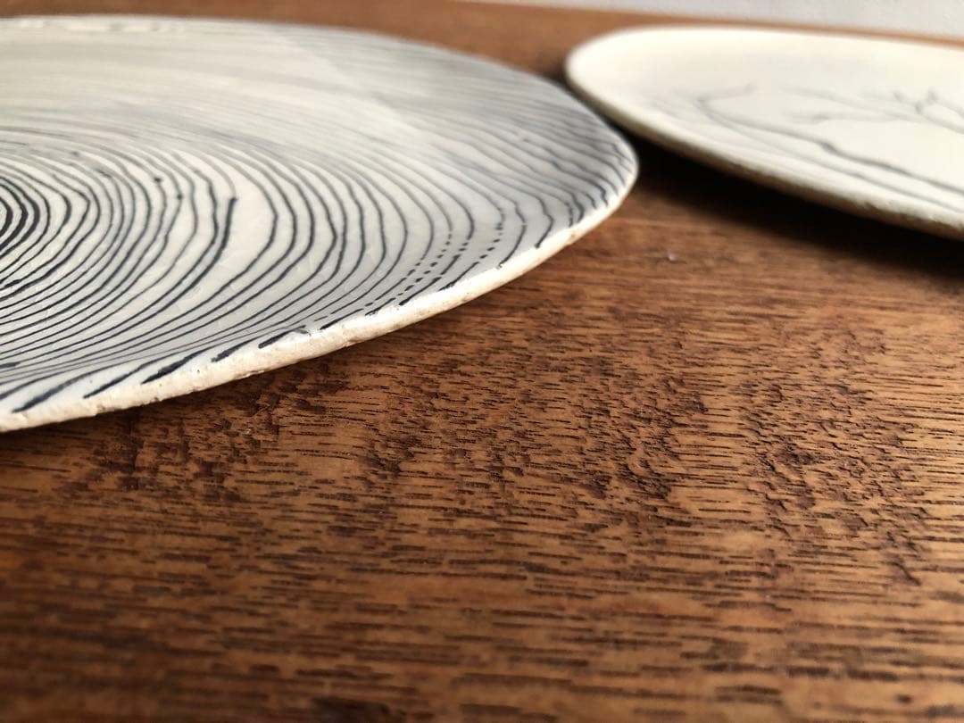 北欧　樹木モチーフ　薄平皿2枚セット