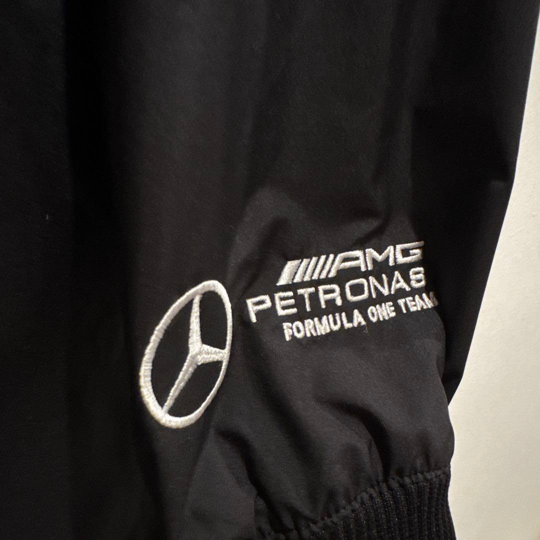 プーマ メルセデス MAPF1 ガレージ クルー モータースポーツ F1