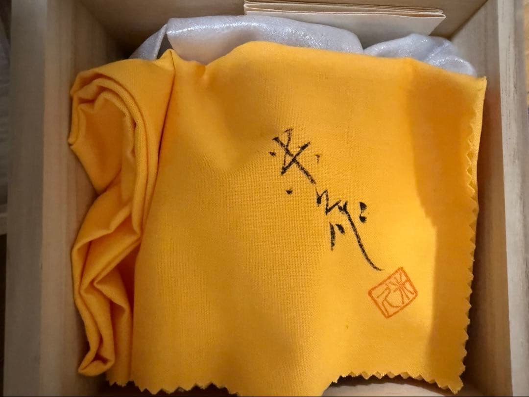 赤絵細描　小紋群蝶図　米久和彦