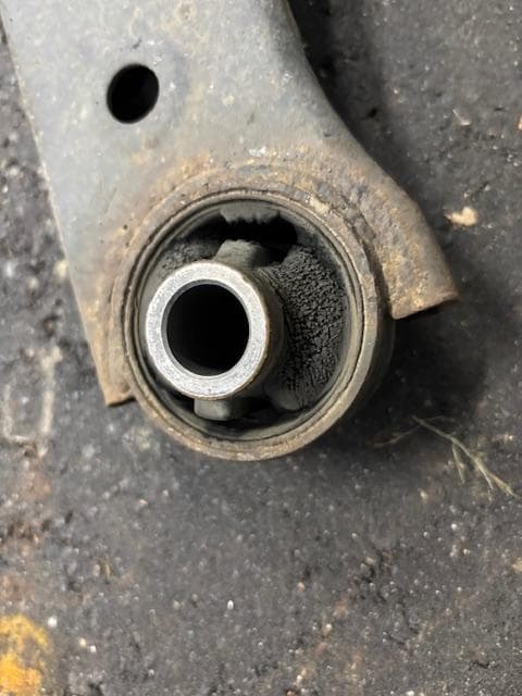 ◆オニー様◆sj5 スバル フォレスター フロントロアアーム ◆