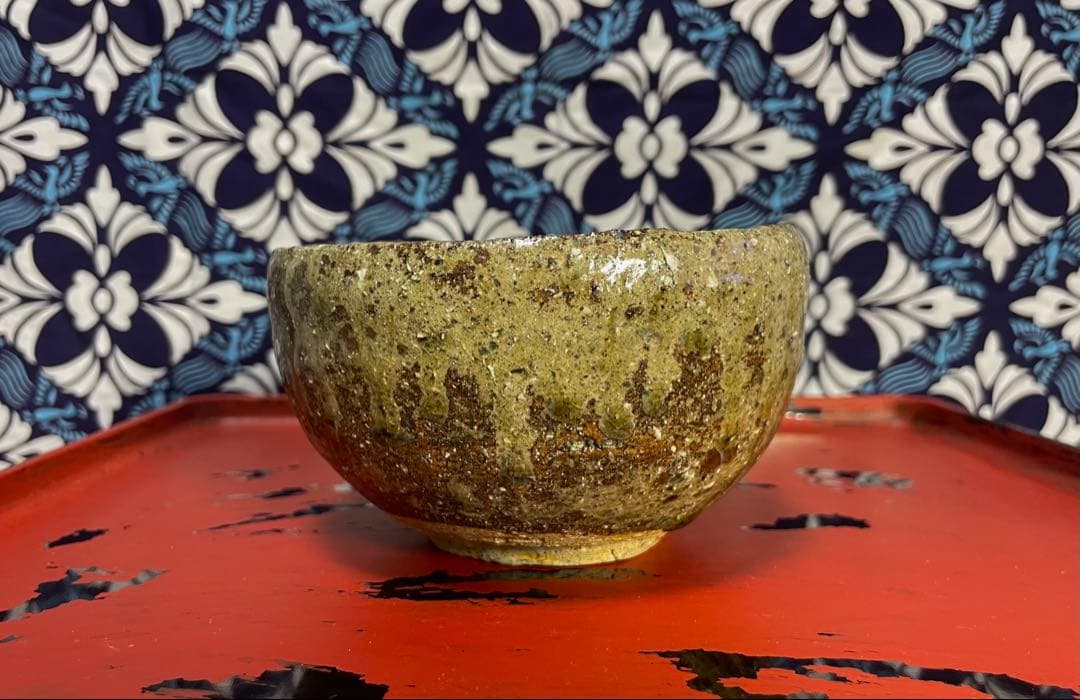 大嶺實清　緑釉茶碗　（刻印あり）