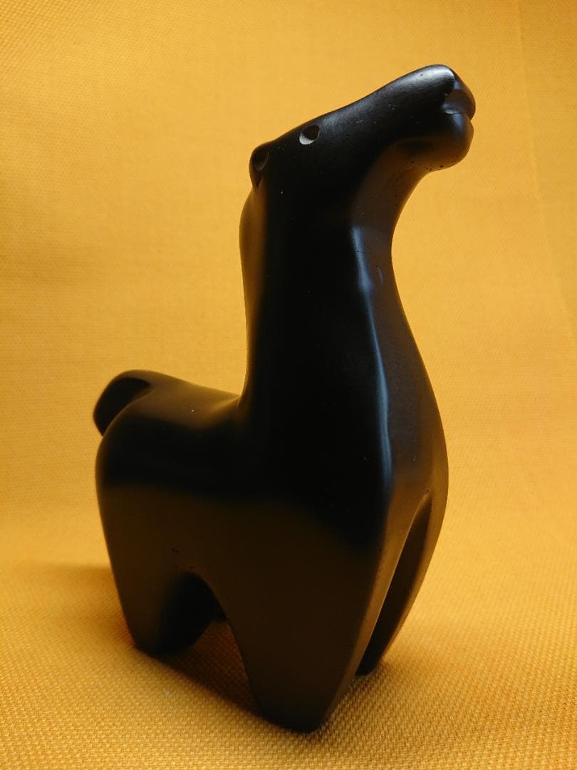 ウマ　馬　石製　オブジェ　置物　インテリア　工芸品　美術品　A1702