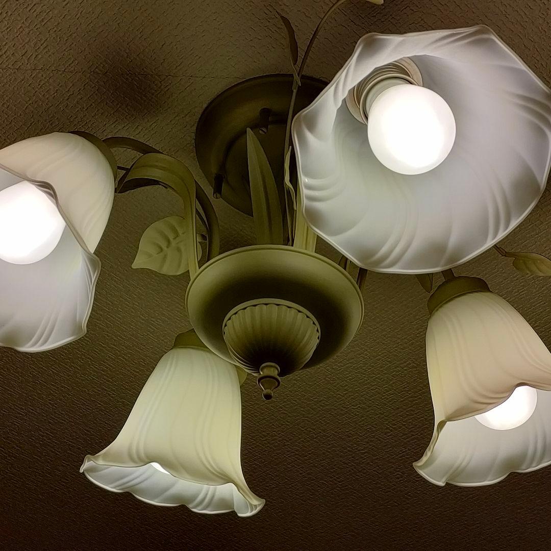 ホワイトフラワー型シーリングライト