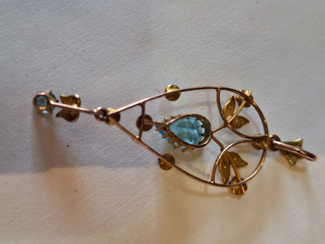 アールヌーボー　９ct　ペンダント　ブルー天然石