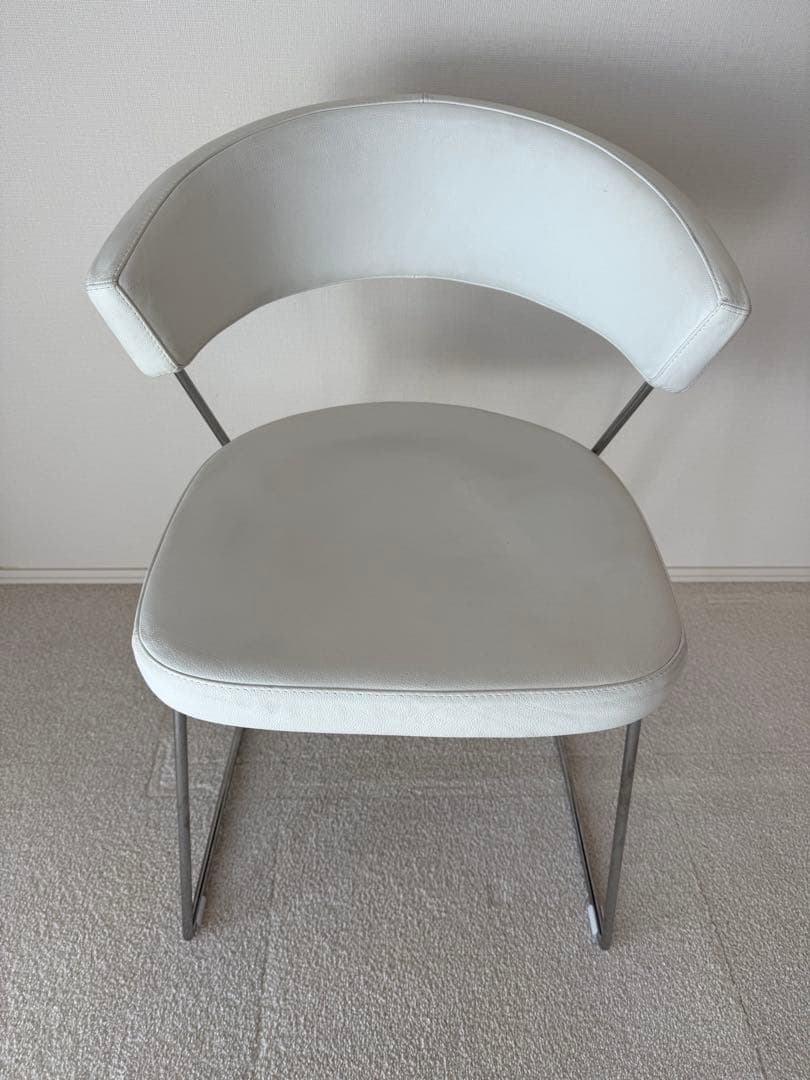 ①カリガリス コヌビア 「ニューヨーク」 本革 ダイニングチェア