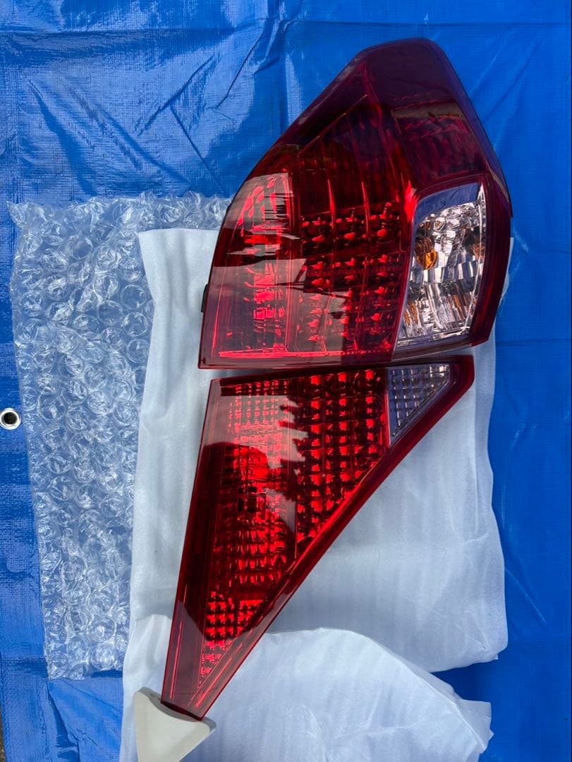 ヘイ　アルファード20 純正テールランプ
