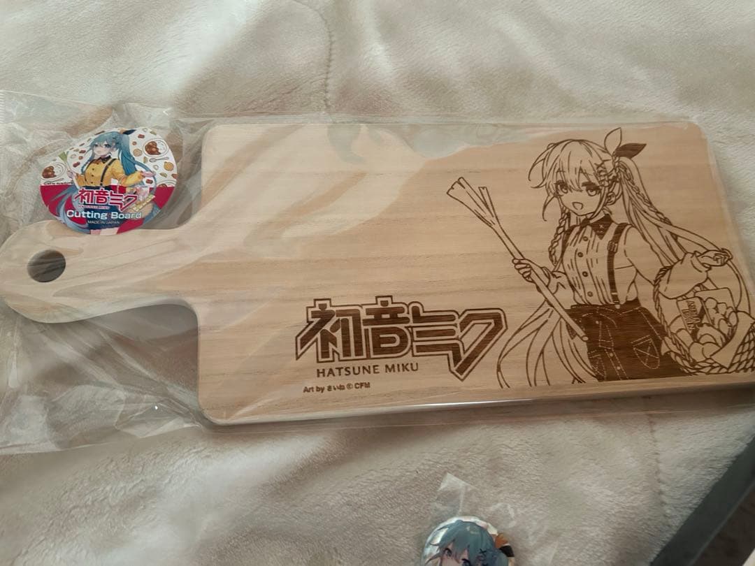 初音ミク 木製まな板 & KASUMI Titanium包丁セット