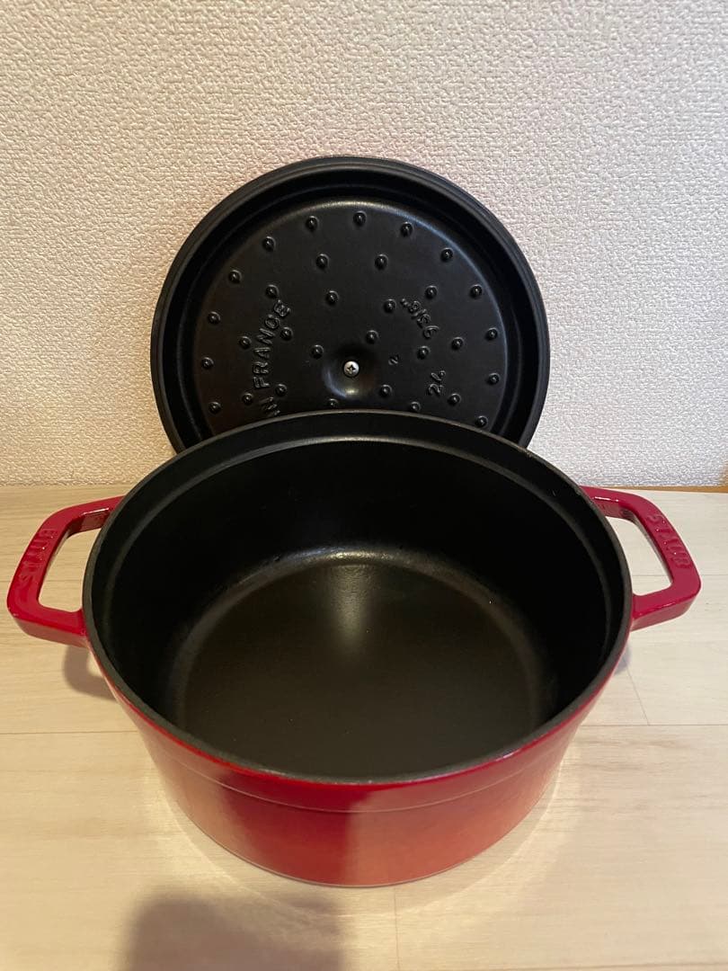 Staub（ストウブ）両手鍋　赤