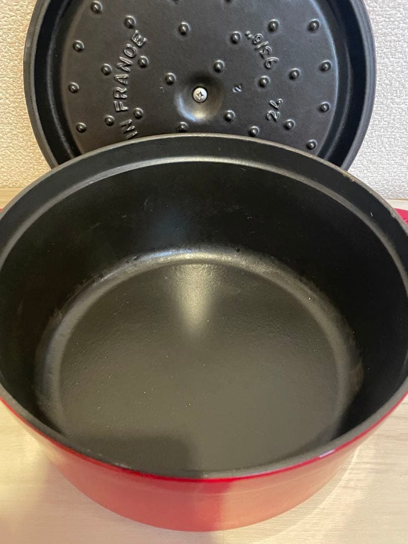 Staub（ストウブ）両手鍋　赤