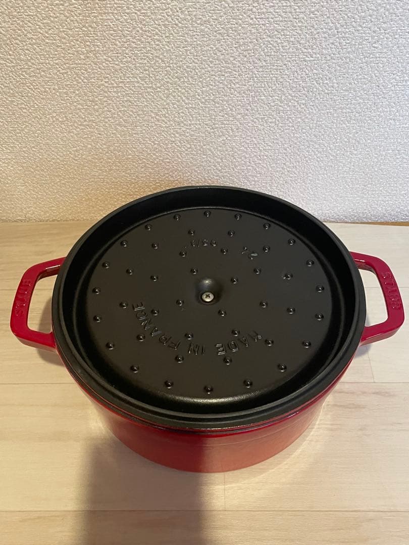 Staub（ストウブ）両手鍋　赤