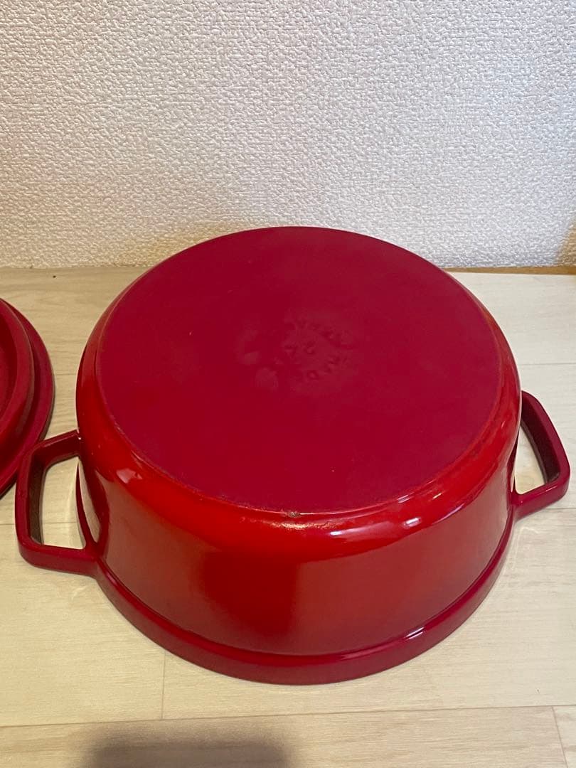 Staub（ストウブ）両手鍋　赤