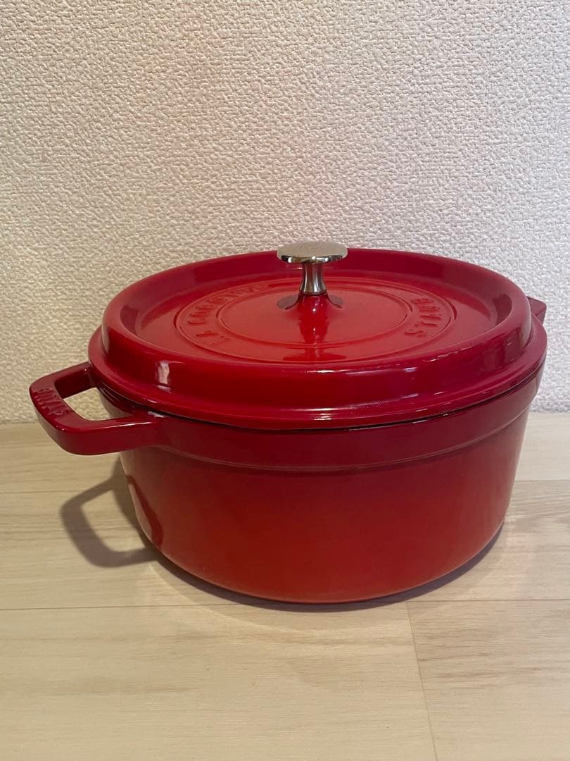 Staub（ストウブ）両手鍋　赤