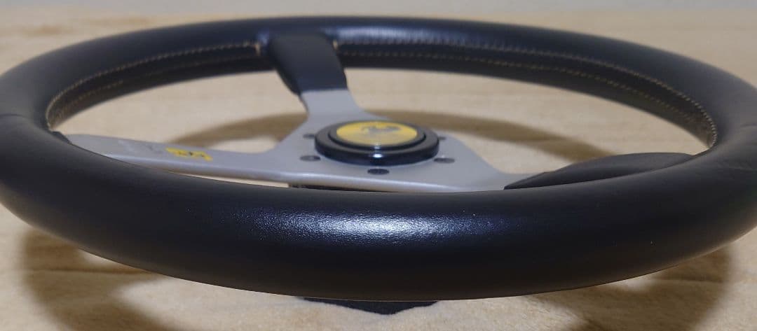 G*T様 【傷あり】モモ キャバリーノ レザーステアリング