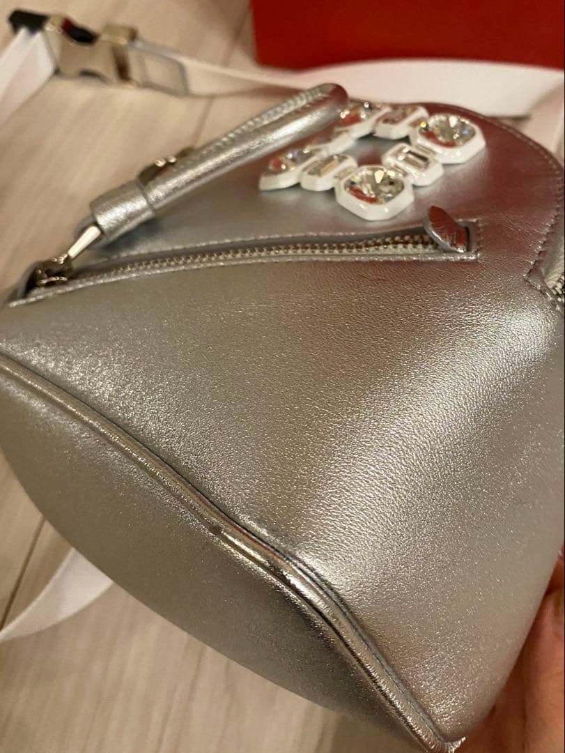 Roger vivier ボディバッグ　シルバー