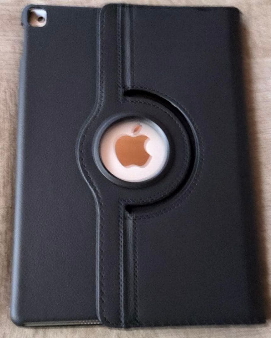 iPad（第7世代）　32GB シルバー、本体とカバーケース