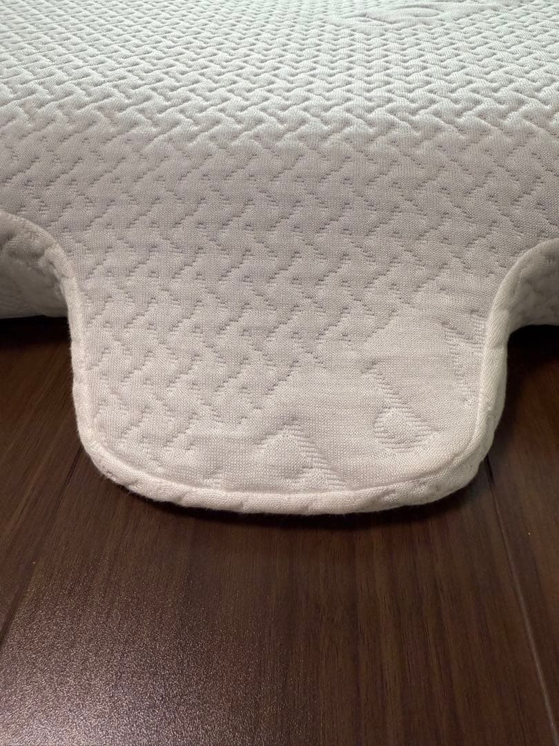 【BBBOO】【美品】NEWPEACEピロー　リリース 首肩用　枕