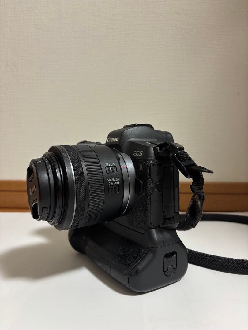 Canon EOS Rバッテリーグリップ Canon35mm F値1.8