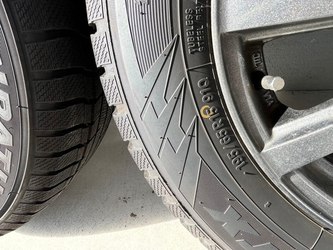 TOYOタイヤ　195/65R15スタッドレスタイヤ　ホイール　2024年製造