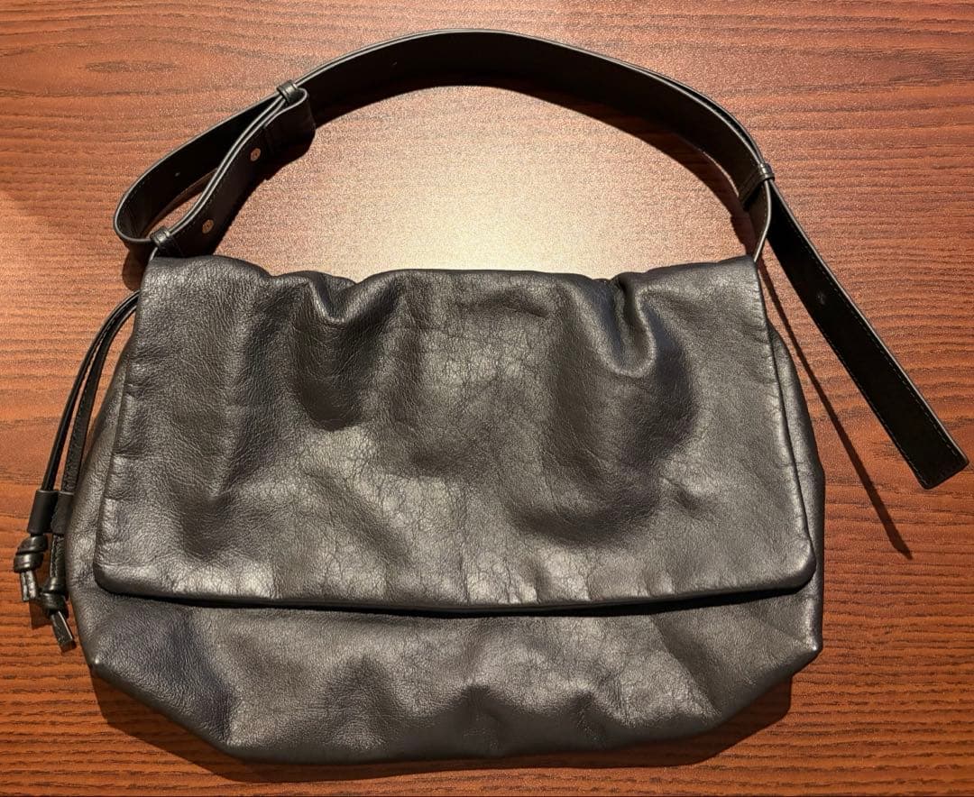ear PAPILLONNER レザー フラップショルダーバッグ 黒