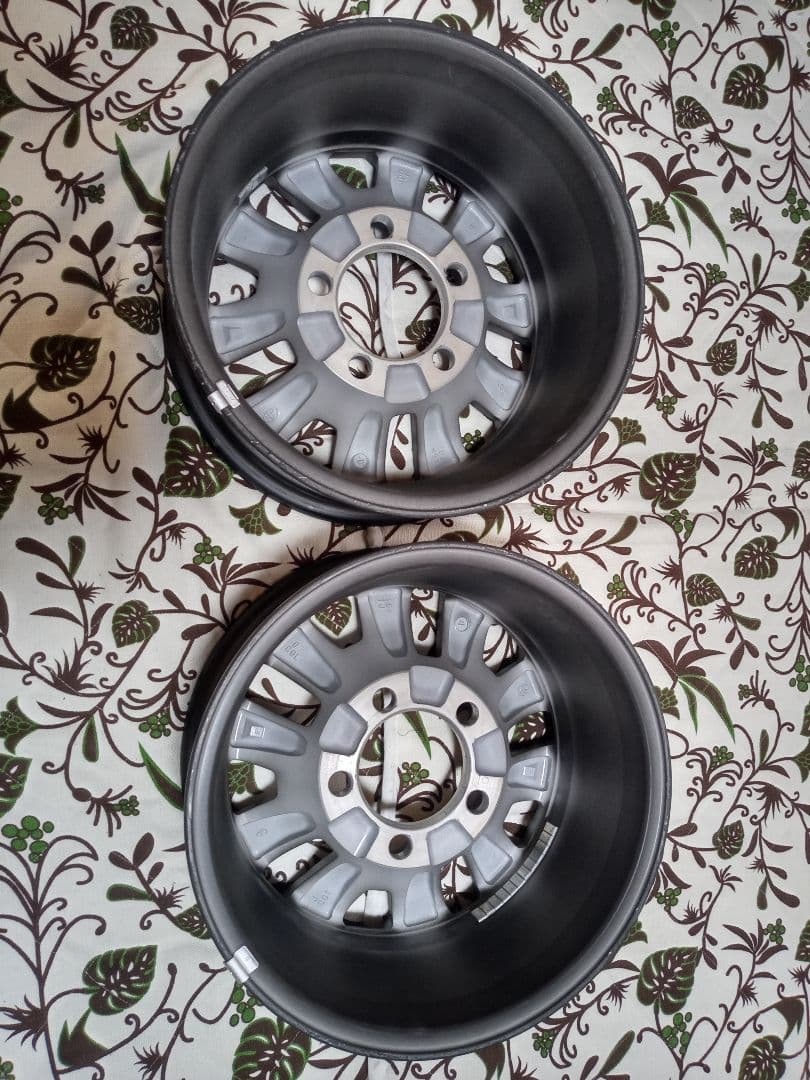 ①　再再販　ランクル　ランクル70 　純正ホイール　GDJ76W ２本