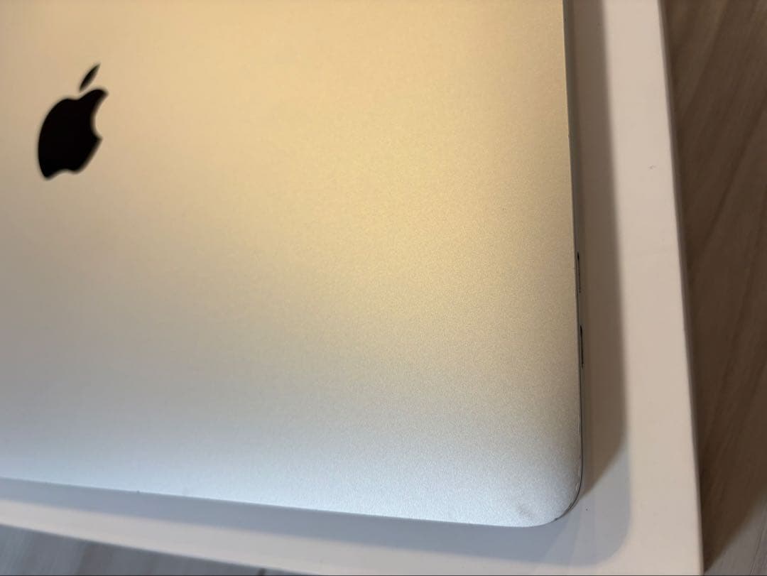 美品箱ありMacBook Pro 2020 13インチ i5 512GBシルバー
