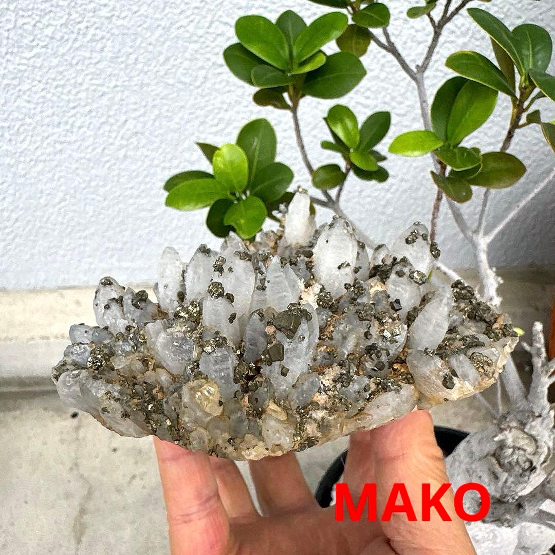 M1689☆パイライト共生水晶クラスター1.2Kg☆尾太鉱山産☆N50312