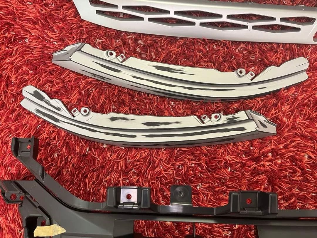 デリカD5純正 標準フロントグリル