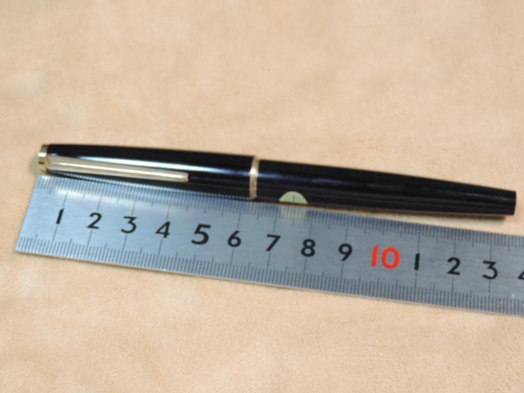 そ*ぷ様 MONT BLANC 万年筆 黒　320/M　未使用？保管傷あり　39