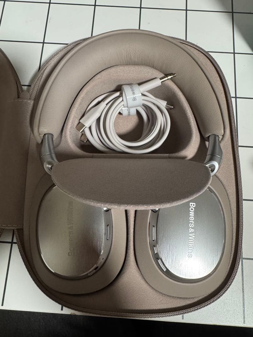 Bowers & Wilkins PX8s2ワイヤレスヘッドホン　値下げ中❗️