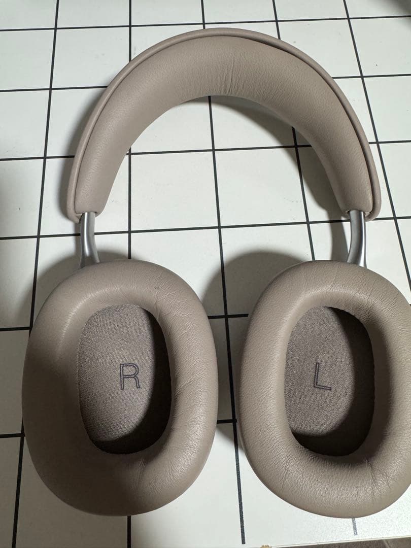 Bowers & Wilkins PX8s2ワイヤレスヘッドホン　値下げ中❗️