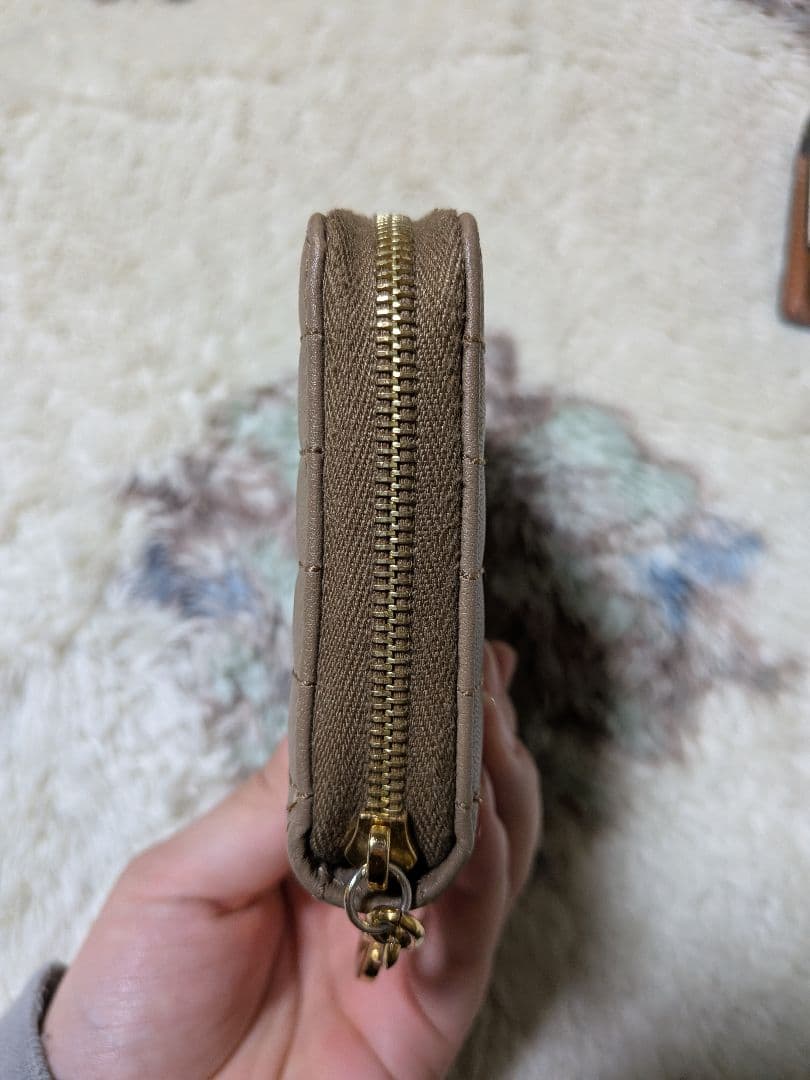 CELINEキルティングデザイン ケース ベージュ