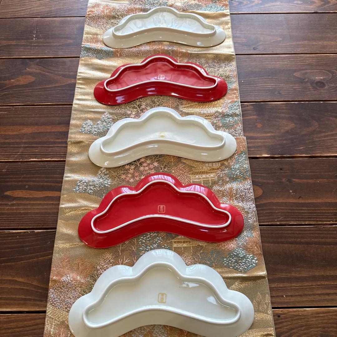 有田焼　幸楽窯　錦赤白金　松葉形　前菜皿5枚セット　縁起物