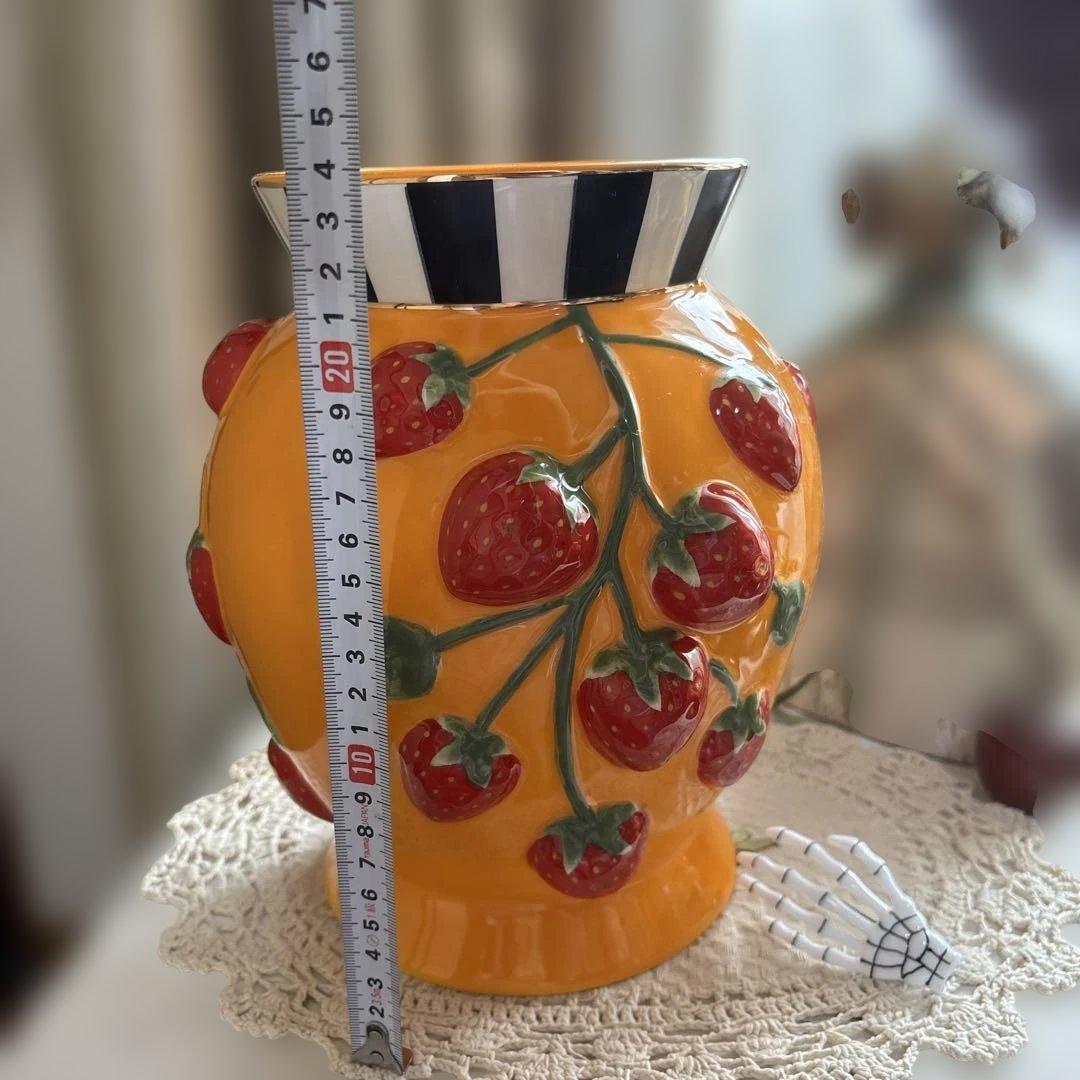 MacKenzie-Childs 2026新商品 いちごデザイン 陶器製花瓶