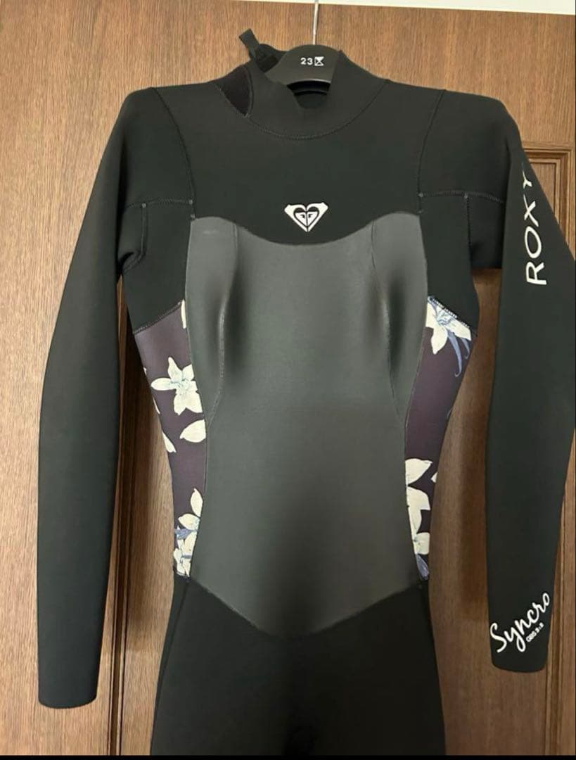 ROXY Synergy フルスーツ ブラック/フラワー