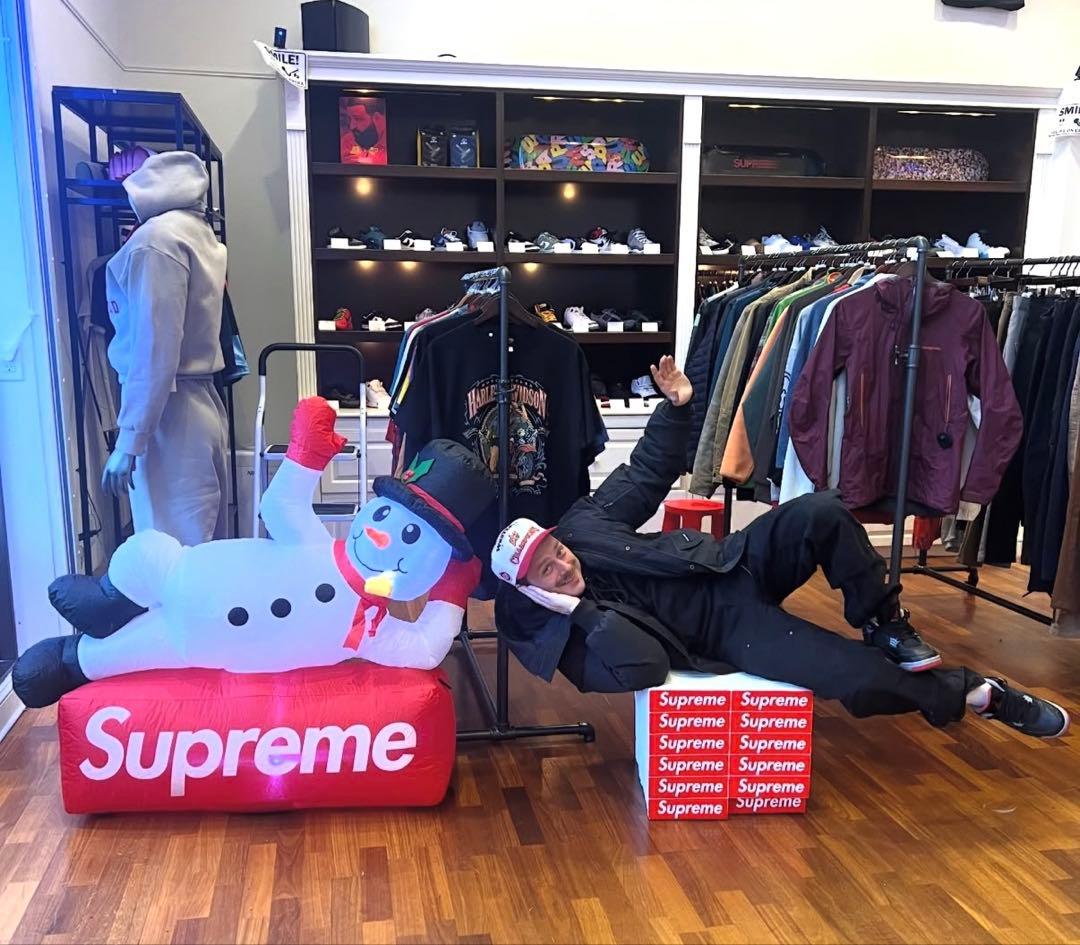 海外限定Airblown Inflatable man Supreme