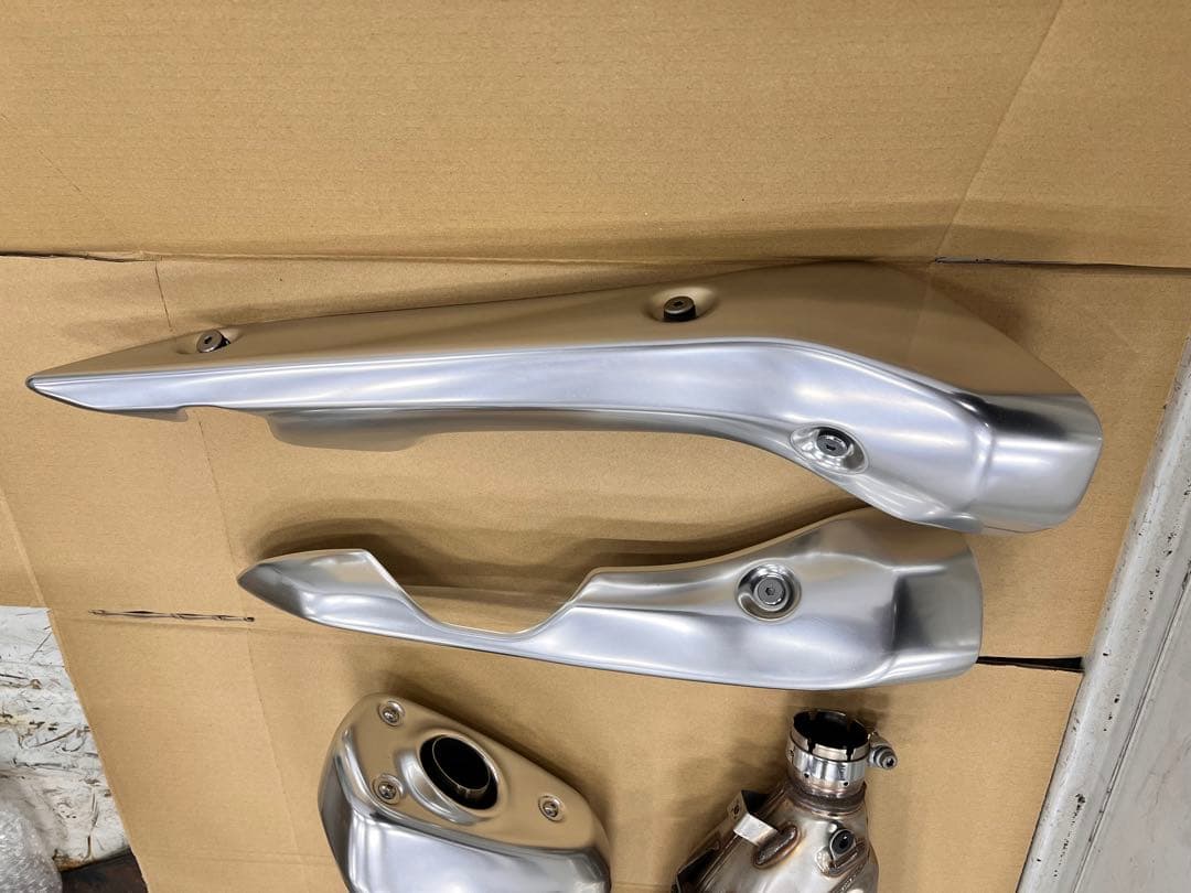 GSX1300R ハヤブサ 純正 サイレンサー マフラー ヒートガード 付属