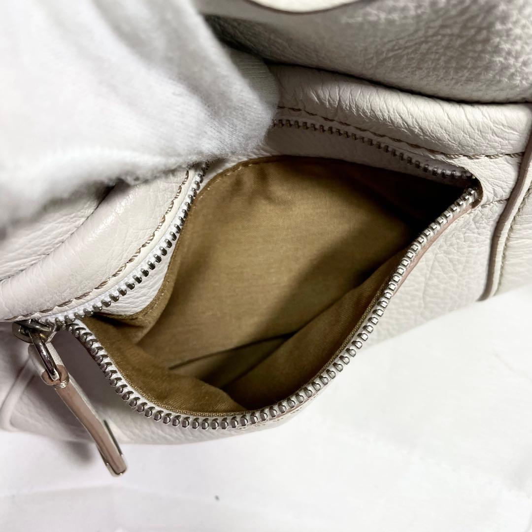 トッズ アクセサリーポーチ レザー ロゴ 型押し 多機能 大容量 手さげ 白