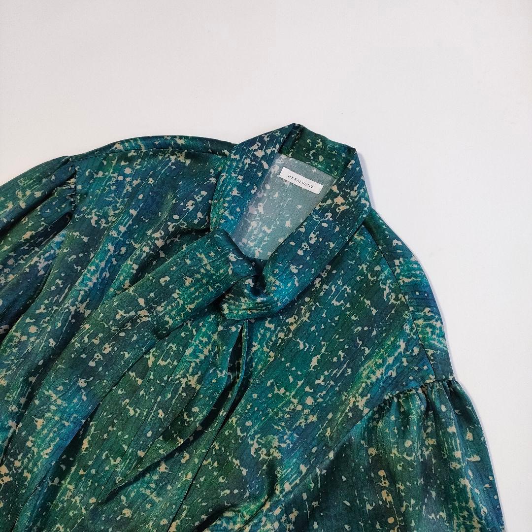 極美品　25AW HERALBONY「こもれび」サテンボウタイシャツ　日本製