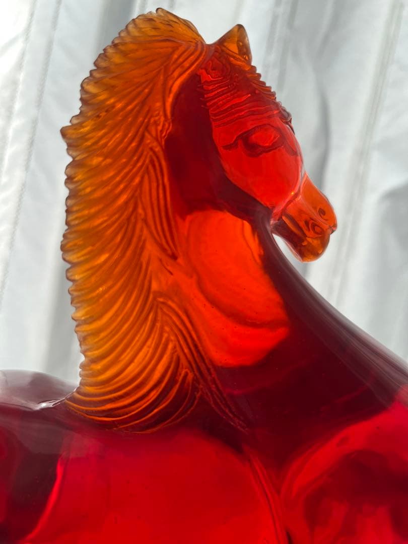 馬の置物 赤　中国　手彫り　蔵出し