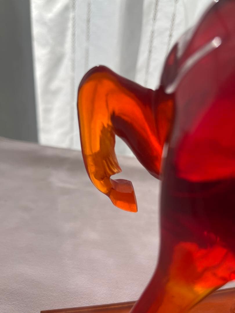 馬の置物 赤　中国　手彫り　蔵出し