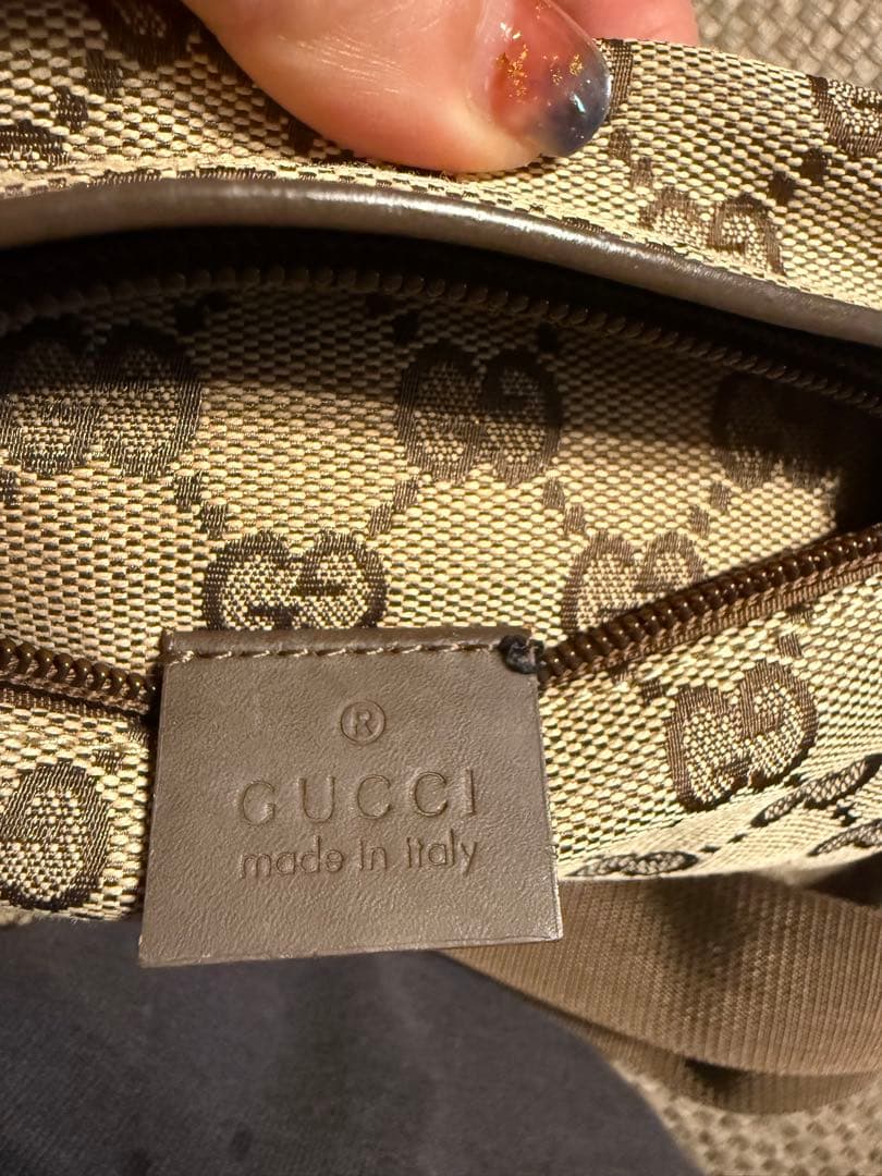 大幅値下げ！希少GUCCI　ボディーバッグ　ウェストポーチ　GG柄　キャンパス地
