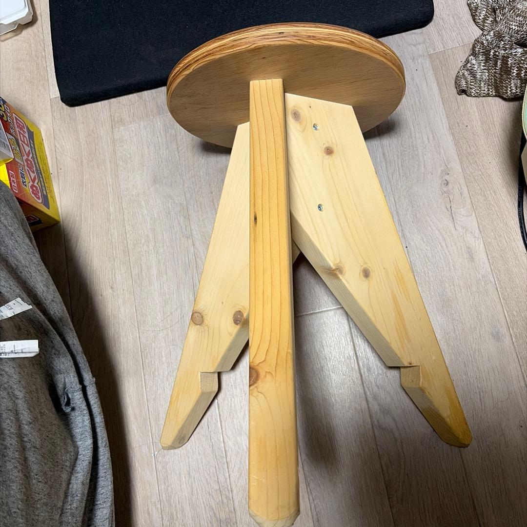 クンバ（KUUMBA）　ユニークな顔デザインの木製座椅子 大
