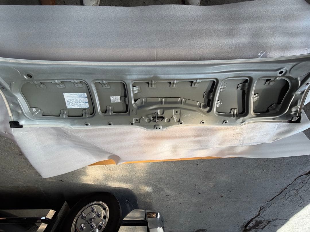 ハイエースボンネット