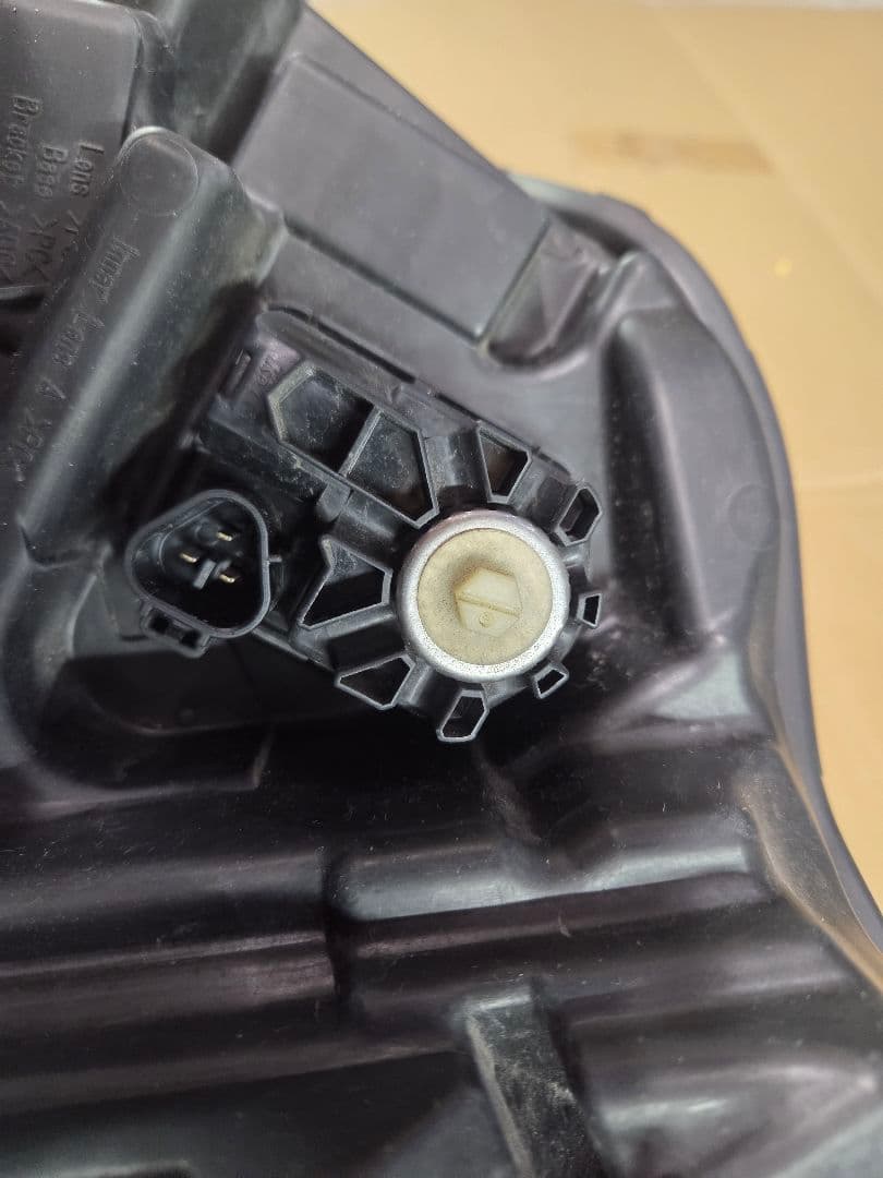 日産 ルークス 右側　 LEDヘッドライト 26010-7NG0A