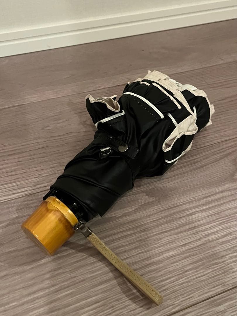 かーな様:完全遮光折日傘 芦屋ロサブラン 未使用品 3段折 ベージュ 未使用品