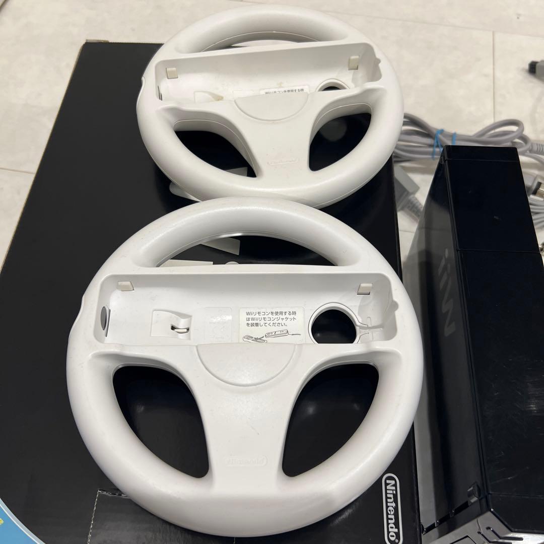 wii 本体　ソフト2つ　コントローラー3つ