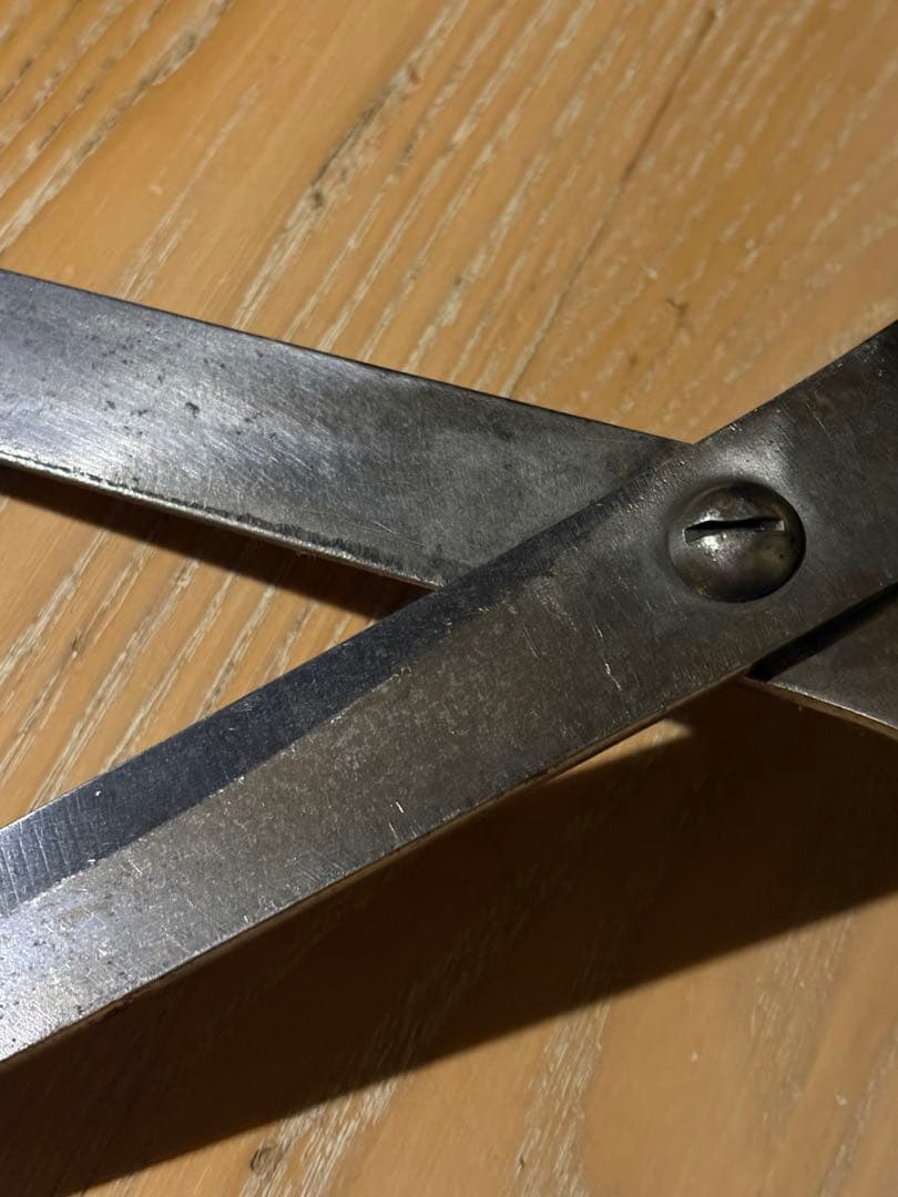 ヴィンテージ、イギリス製、ガーデンツール刈り込み鋏、木製ハンドル 鋭利な刃