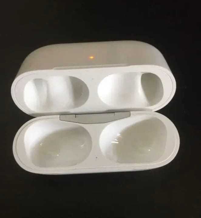 Apple 純正 AirPodsケースのみ