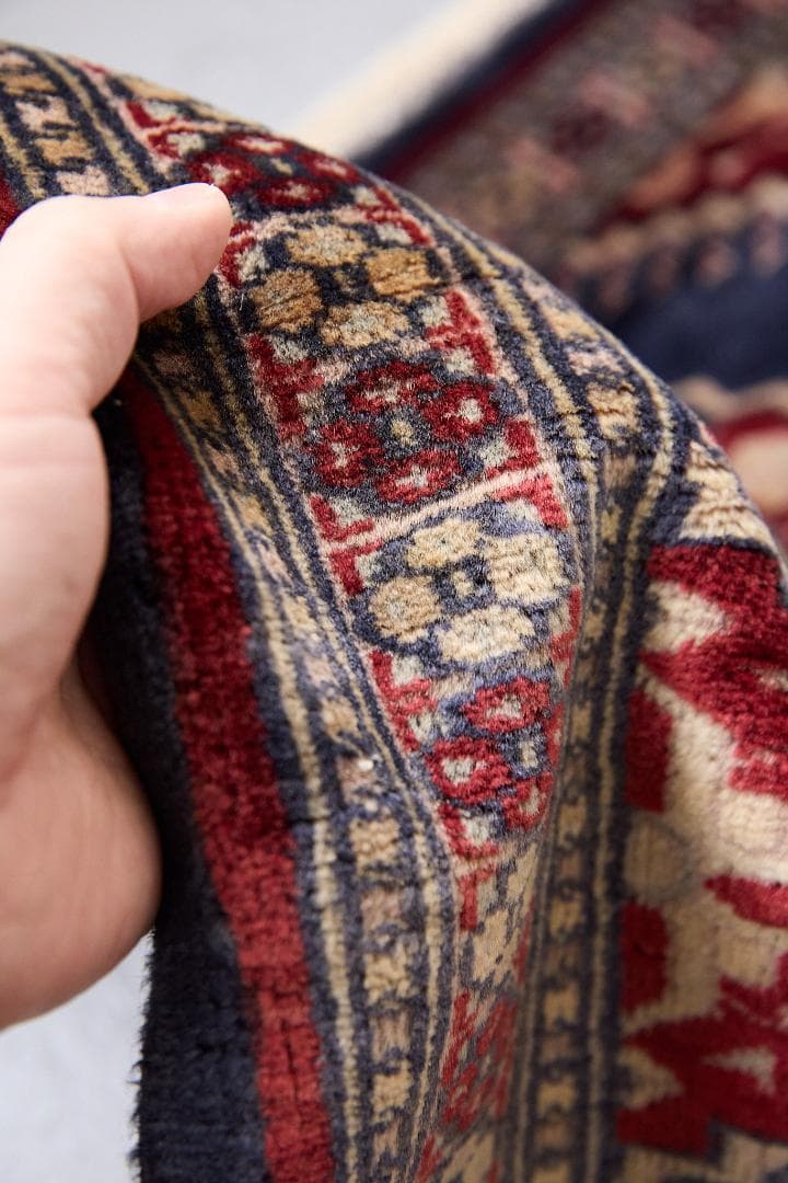 ヴィンテージラグ　トライバルラグ　パキスタン産（125×62cm）紺　赤　黒